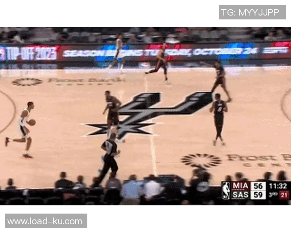 哈珀赞文班亚马全能表现其打法时而似控卫展现多面才华